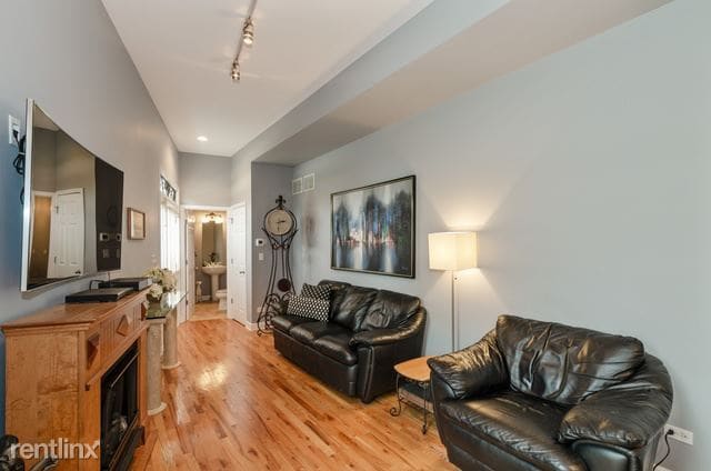 Building Photo - 2 br, 2 bath House - 970 Chestnut Street
