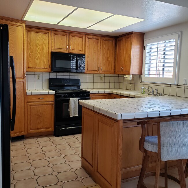 Kitchen - 15214 S Raymond Ave