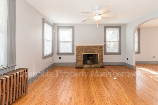 Building Photo - 4204 10th St NE