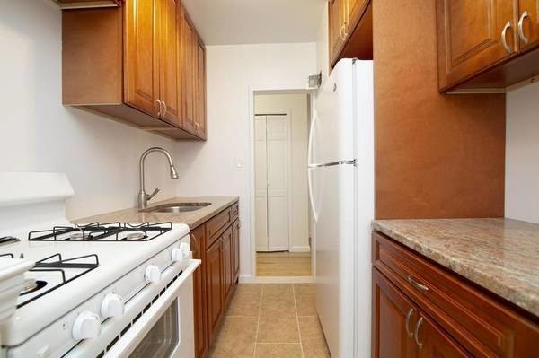 Primary Photo - 241 E 56th St