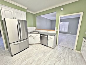 Building Photo - 2208 Yorkshire SE