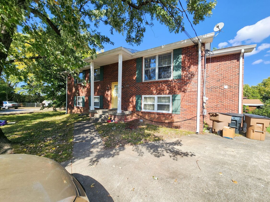 3 bed 1 bath unit in duplex - 3 bed 1 bath unit in duplex