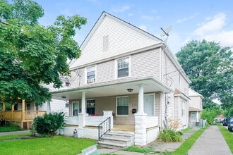 Building Photo - 7012 Wakefield Ave