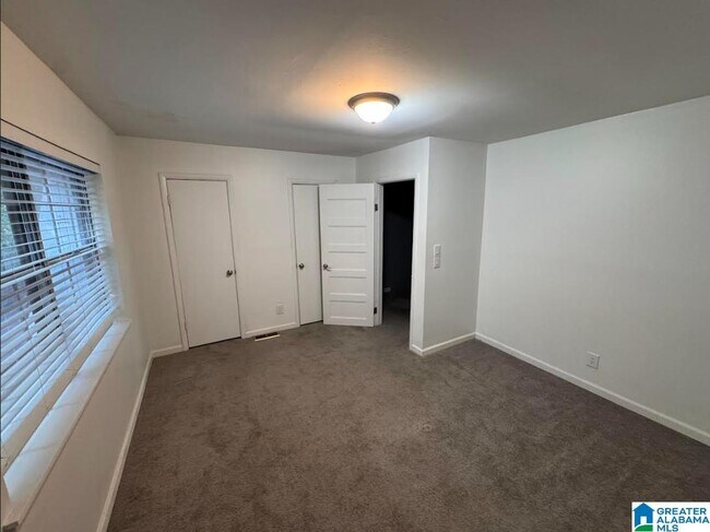Building Photo - 858858 Beacon Pkwy E