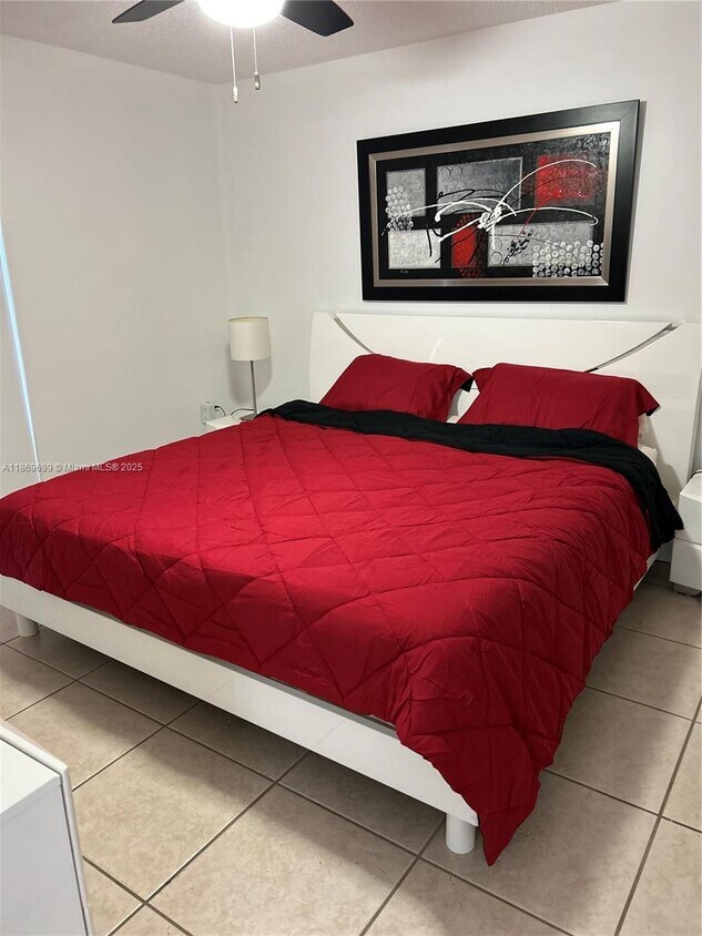 Foto principal - 17801 N Bay Rd