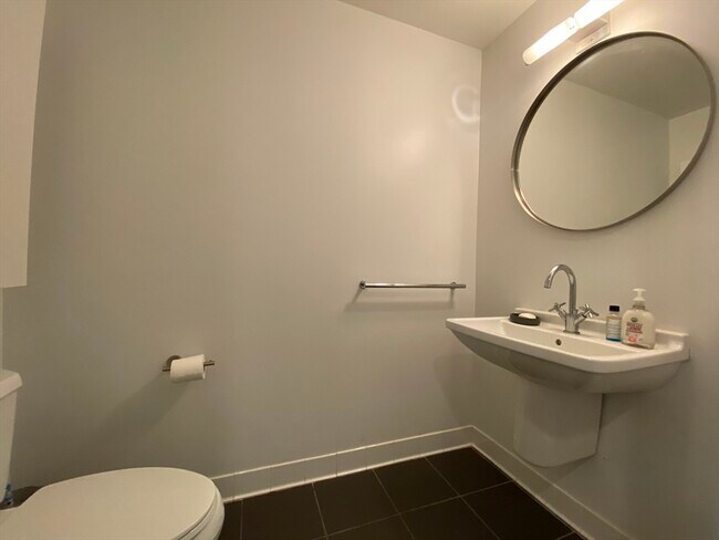 Foto del edificio - 1 Earhart St