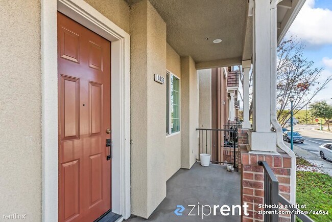 Foto del edificio - 3 br, 2.5 bath Townhome - 1052 Green Stree...