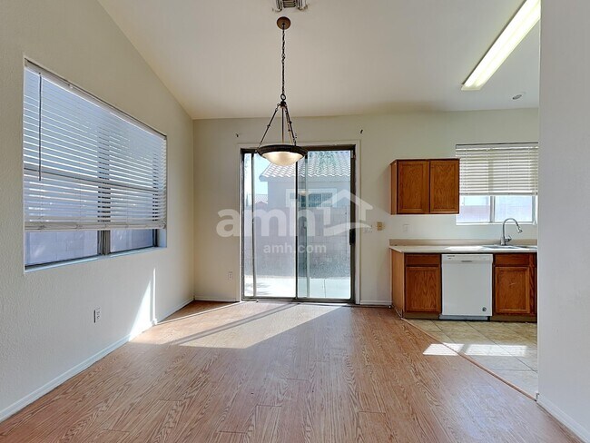 Foto del edificio - 8953 E Capri Ave