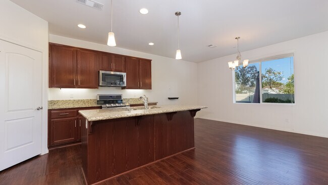 Building Photo - 213 Platinum Way