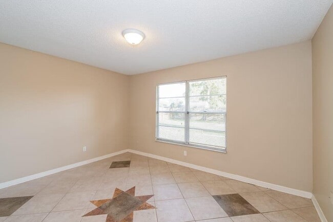 Building Photo - 2048 Pompano Pkwy