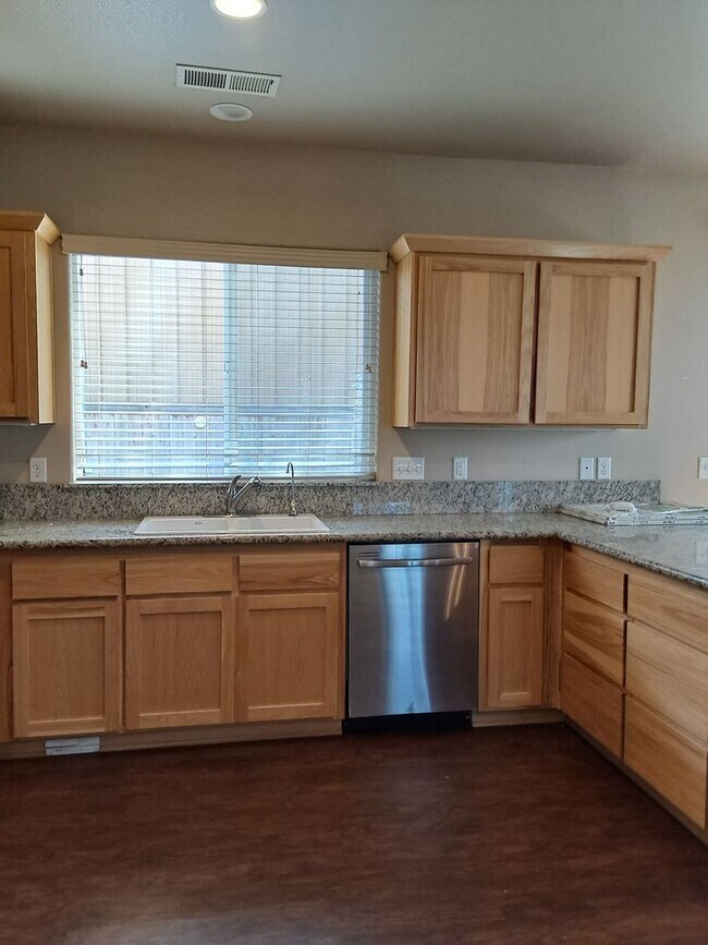 Foto del edificio - 2204 Estes Rd