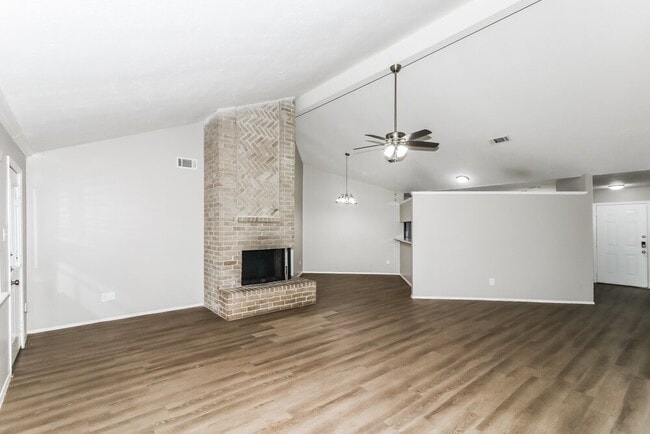 Building Photo - 2406 Heathergold Dr