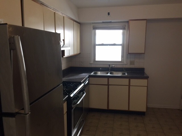 Primary Photo - 1318 W Lunt Ave