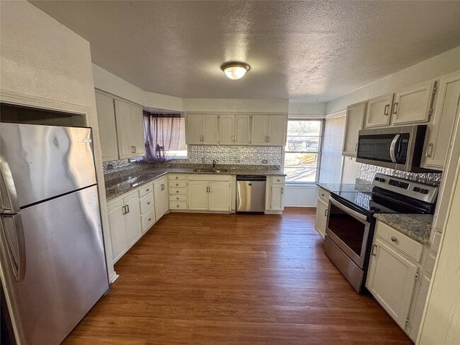 Foto del edificio - 1431 W Chestnut St