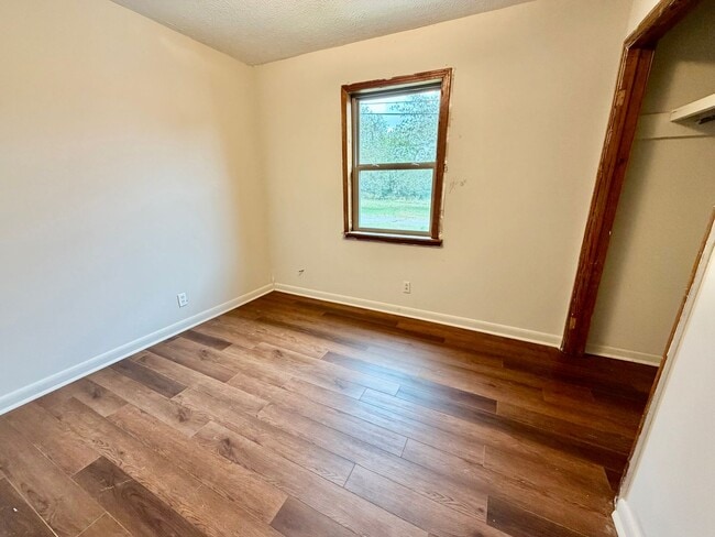 Building Photo - Duplex in Athens! Near Tanner High School.