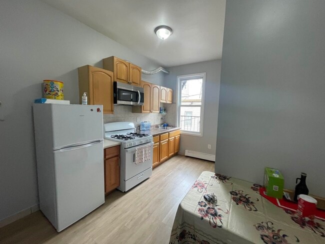 Building Photo - 2018 Bergenline Ave