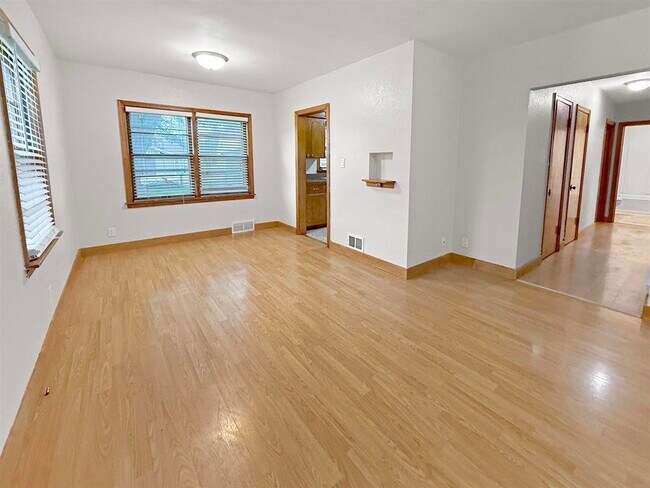 Building Photo - 1171 Bourland Ave