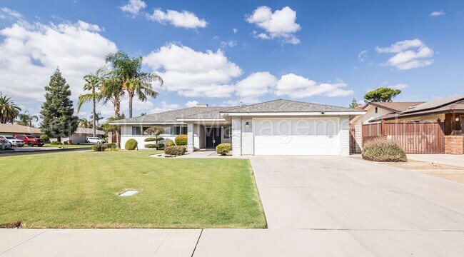 Building Photo - 3 Bedroom/2 Bath Home - $2250 per month!