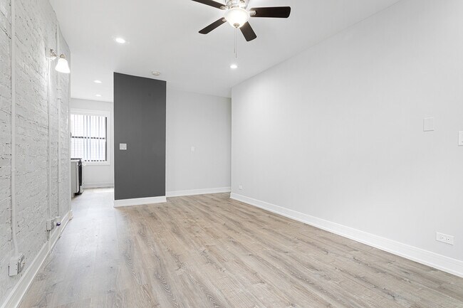 Foto del edificio - 7622 N Eastlake Terrace