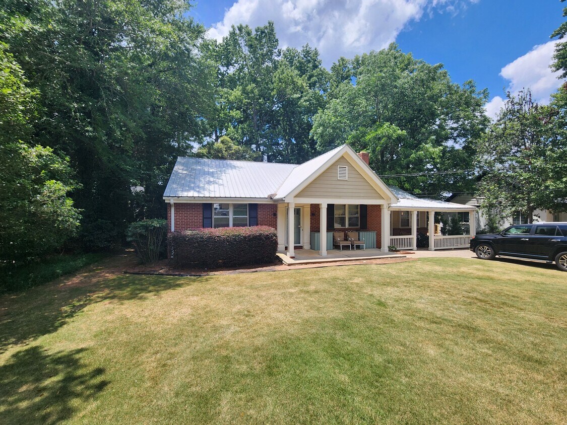 Primary Photo - 550 McWhorter Dr