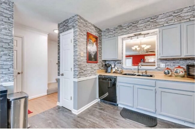 Foto del edificio - 2951 Lexington Trace Dr