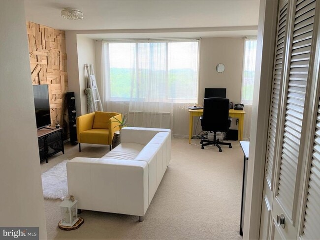 Building Photo - 10401 Grosvenor Pl