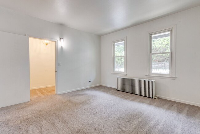 Building Photo - AVAILABLE AUGUST 2026 - Huge 3+ Bedroom Unit w/ Wrap Around Deck & Big Yard!