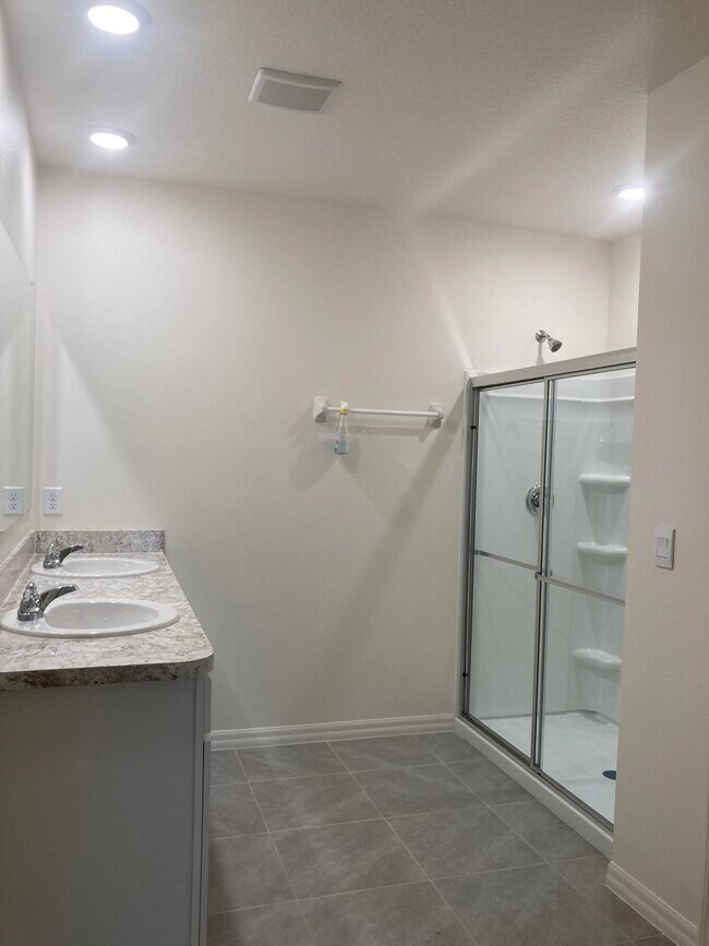 Foto del edificio - 1302 McFarland Dr