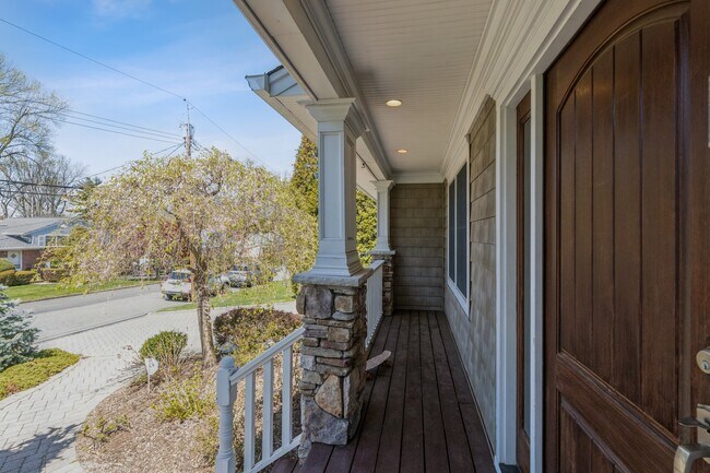 Foto del edificio - 390 Lafayette St