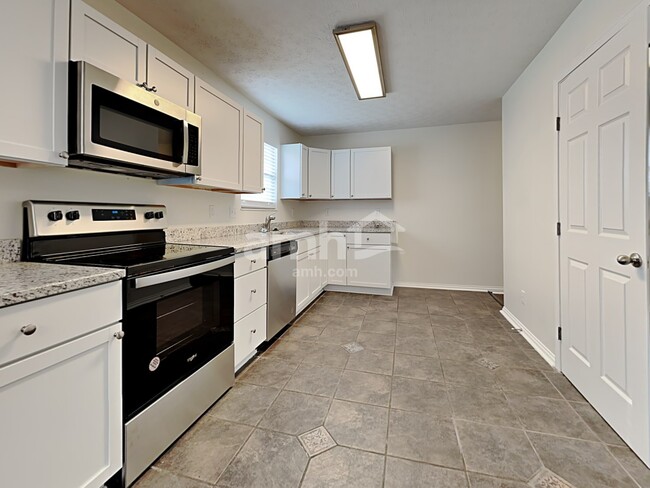 Building Photo - 2159 Glenview Dr