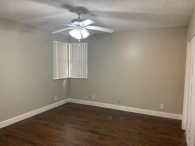 Foto del edificio - 5721 Riverside Dr
