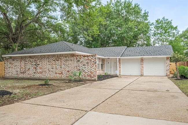 Foto del edificio - 9003 Chateau Forest Dr