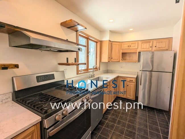 Building Photo - 5 Manchester Ln