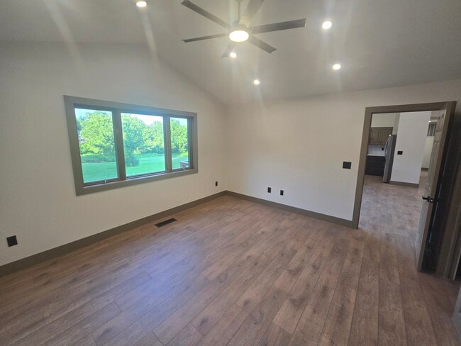 Building Photo - 11 Cannich Ln