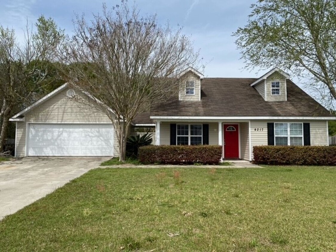 Primary Photo - Beautiful 3 Bedroom/2 Bath off of Cat Cree...