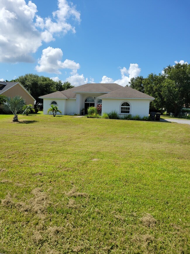 Plenty of room 1 mile from Amazon - 116 Sunrise Hill Ln