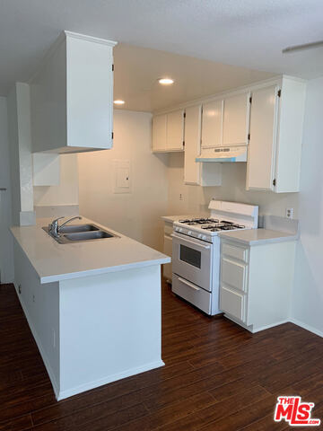 Foto del edificio - 4826 Rosewood Ave