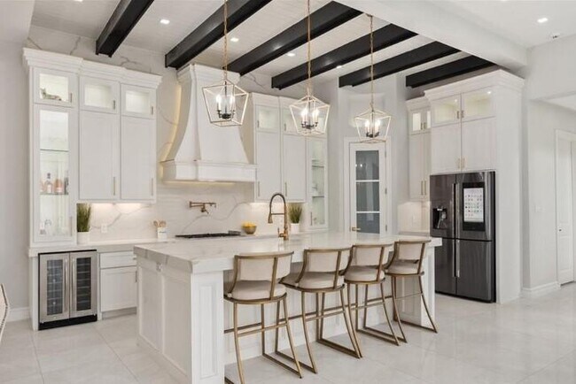 Building Photo - 3505 Vendome Dr