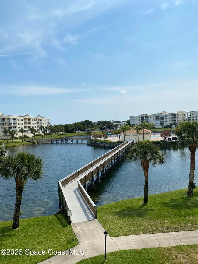 Foto del edificio - 8951 Lake Dr