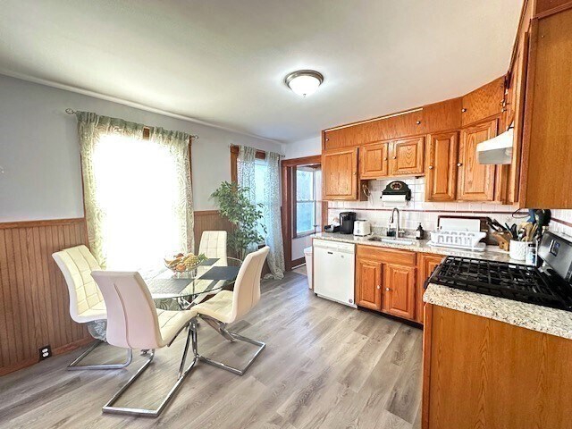 Foto del edificio - 10 Raymond Ave