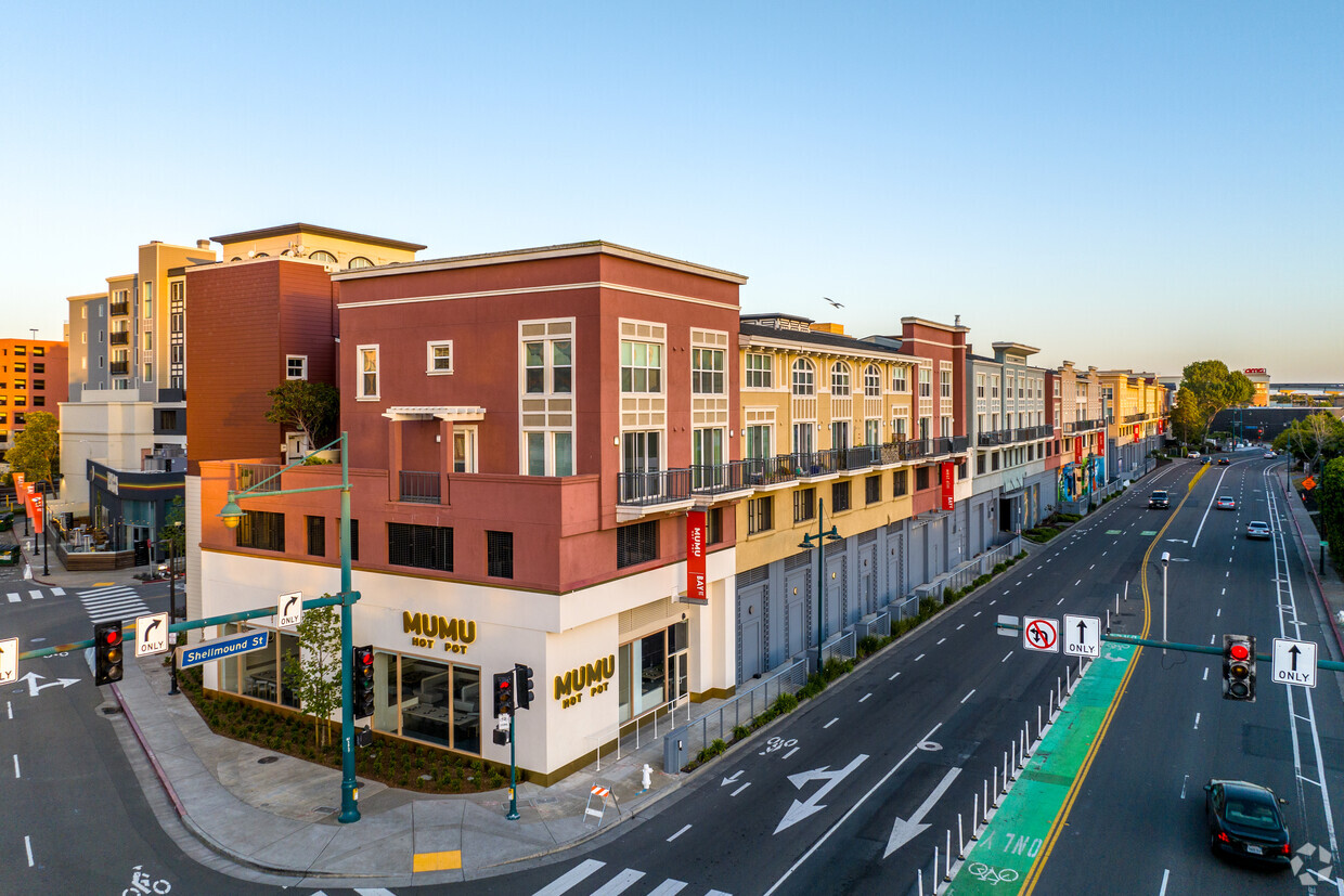 Frente del edificio - 5671-5699 Bay St