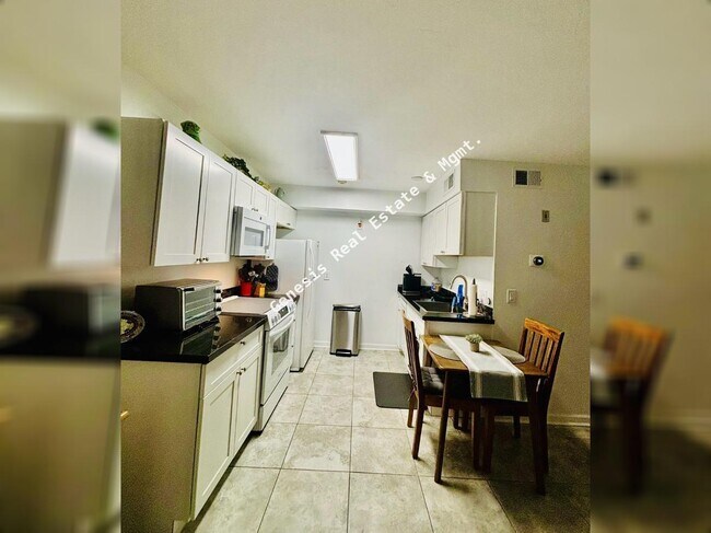 Foto del edificio - "Chic & Cozy 1-Bedroom Condo with Granite Touches & Furnished Comfort in Tucson!"