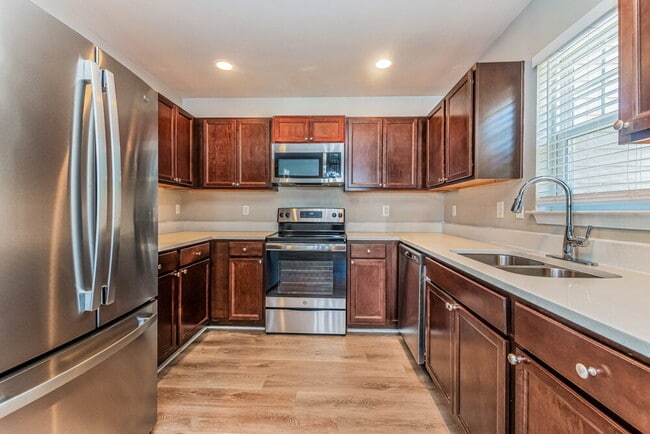Building Photo - 821 Skinner Dr
