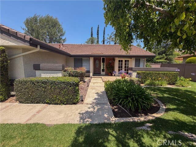 Foto del edificio - 5731 E Crater Lake Ave