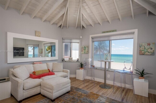 Foto del edificio - 3400 N Surf Rd