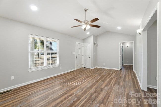 Foto del edificio - 3514 Deertrack Ln