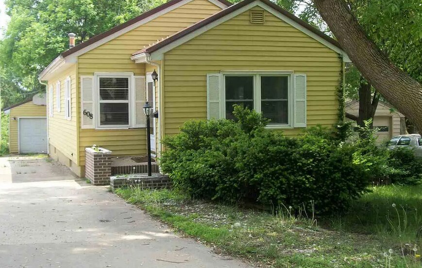 Building Photo - 608 Park Ave