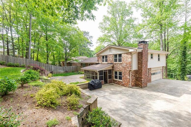 Foto del edificio - 1434 Bubbling Creek Rd NE