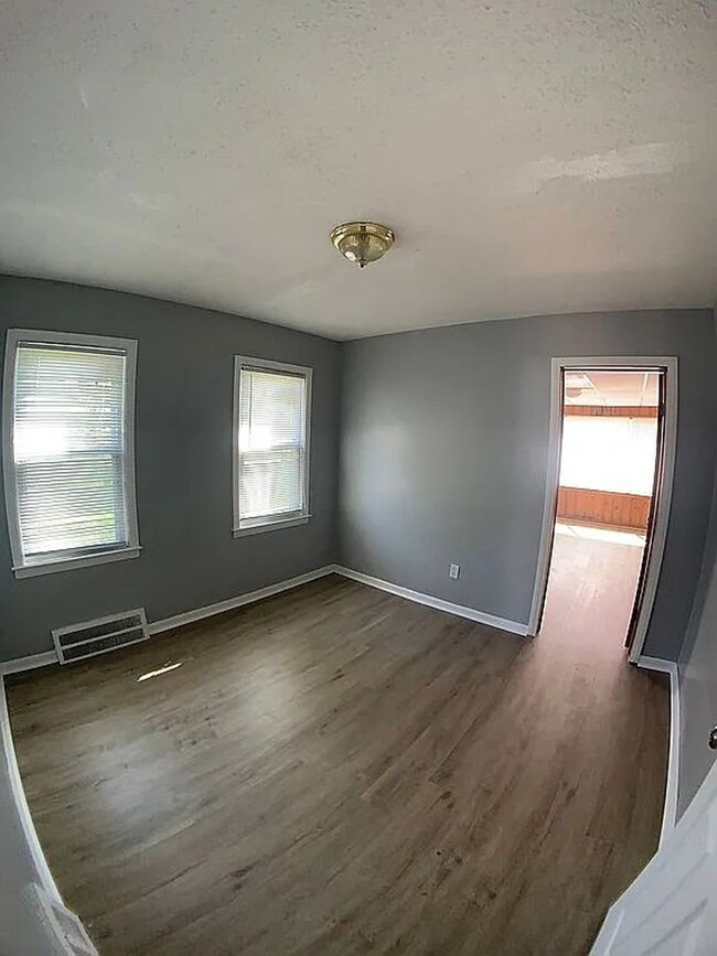 Building Photo - Beautifully Remodeled Home with New Window...