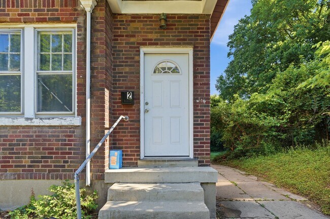 Building Photo - 682 Greenwood Ave